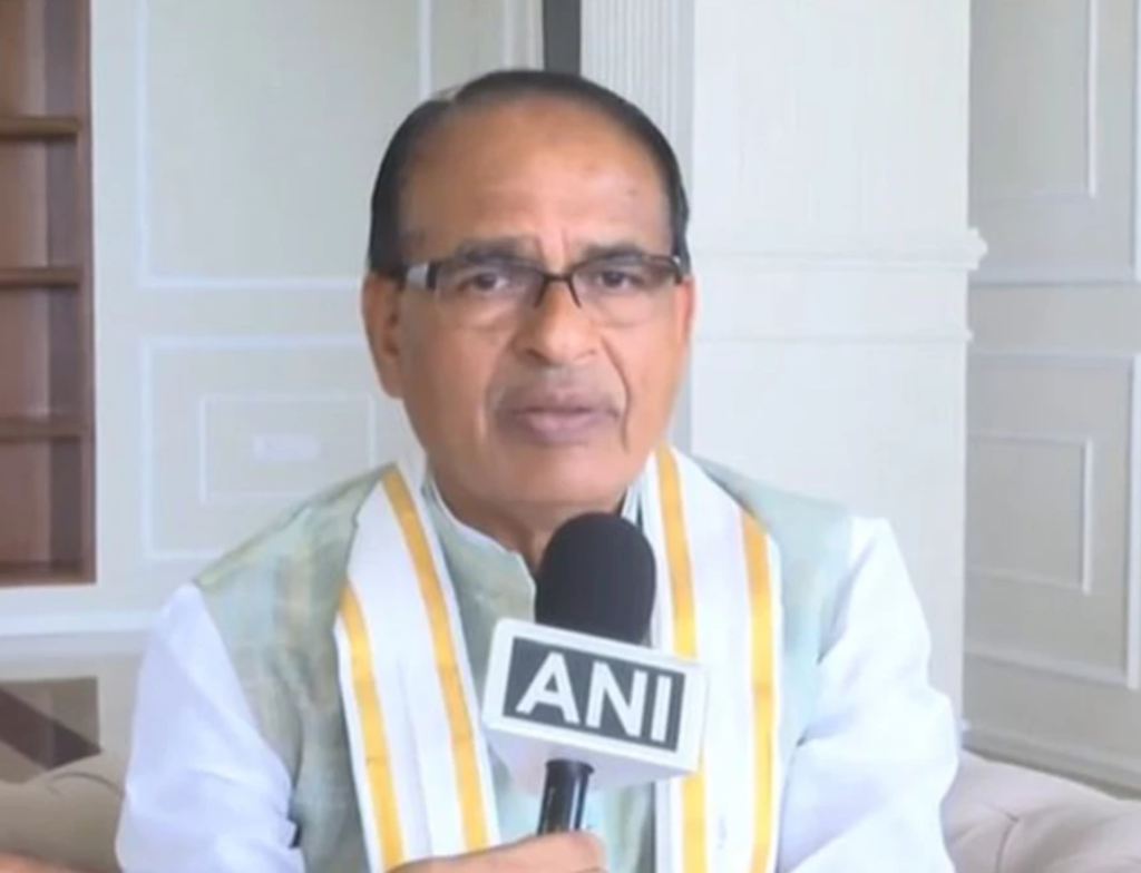 'Laadli Bahna Yojana' has filled Dindori's specially-abled woman Janaki with a new confidence: MP CM Chouhan